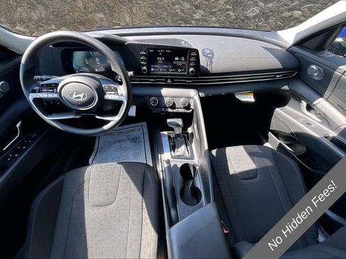 Used 2025 Hyundai Elantra SE FWD image 13