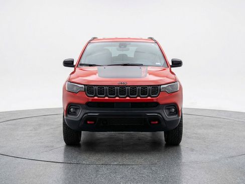 Used 2025 Jeep Compass Trailhawk image 2