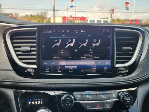 Used 2023 Chrysler Pacifica Touring-L w/ S Appearance Package image 30