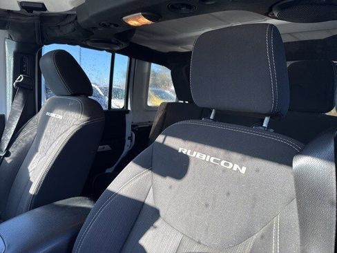 Used 2015 Jeep Wrangler Unlimited Rubicon w/ Connectivity Group image 17