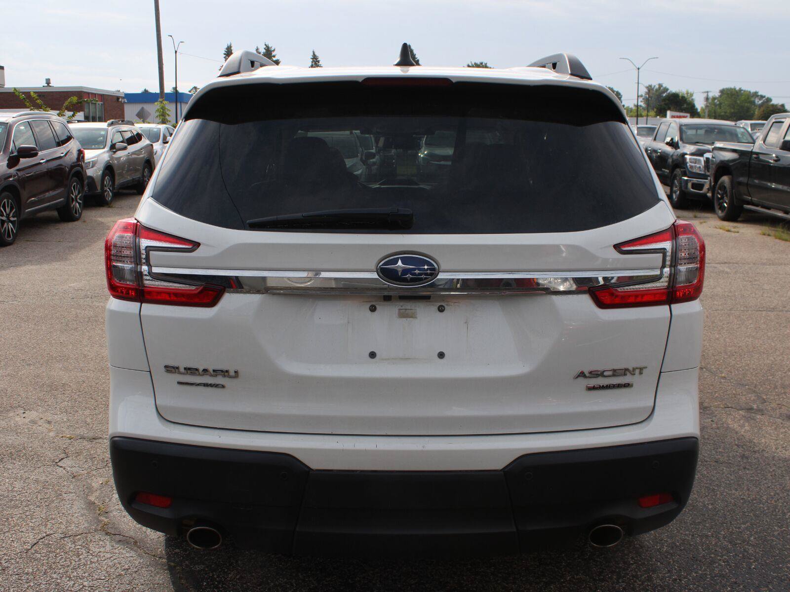 Used 2023 Subaru Ascent Limited w/ Technology Package AWD/4WD image 6