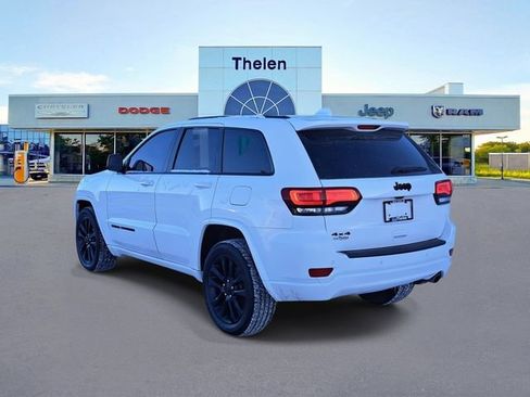 Used 2020 Jeep Grand Cherokee Altitude image 3