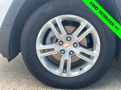 Used 2023 GMC Terrain SLE w/ Driver Convenience Package image 8