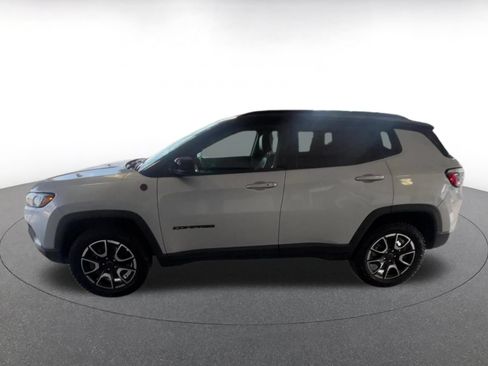 Used 2025 Jeep Compass Trailhawk w/ Trailer Tow Group AWD/4WD image 5