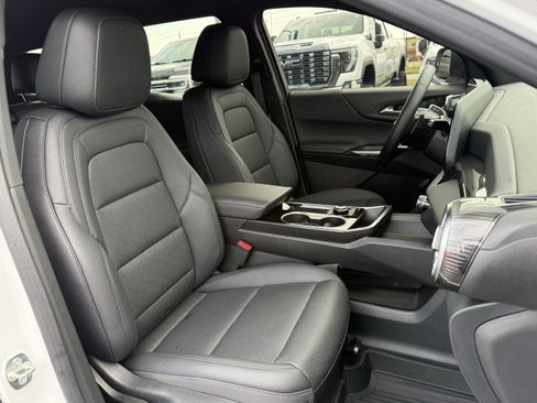 Used 2026 Chevrolet Equinox LT w/ Convenience Package II FWD image 36