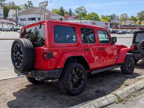 Used 2023 Jeep Wrangler Unlimited Sahara w/ Cold Weather Group AWD/4WD image 6