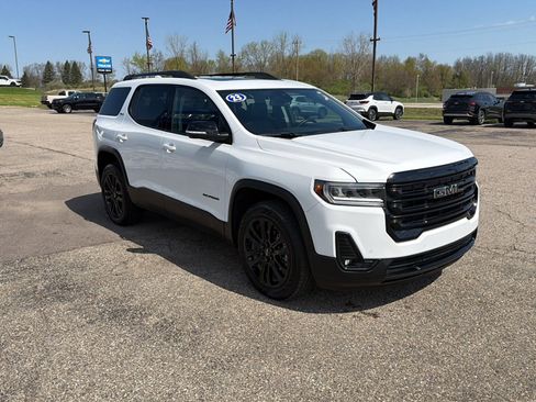 Used 2023 GMC Acadia SLT w/ Elevation Edition FWD image 3