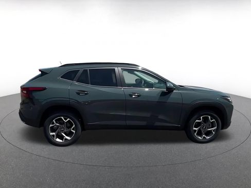 Used 2025 Chevrolet Trax LT FWD image 16