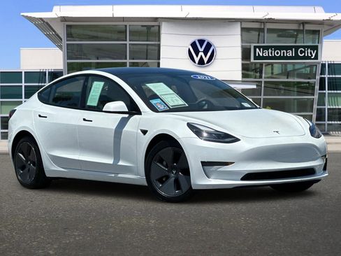 Used 2021 Tesla Model 3 Standard Range Plus RWD image 2