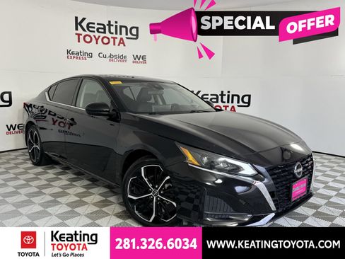 Used 2024 Nissan Altima 2.5 SR w/ SR Premium Package FWD image 2