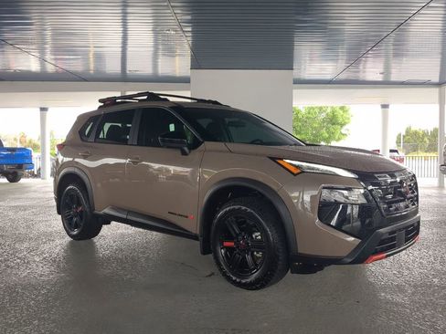 Certified 2025 Nissan Rogue SV AWD/4WD image 2
