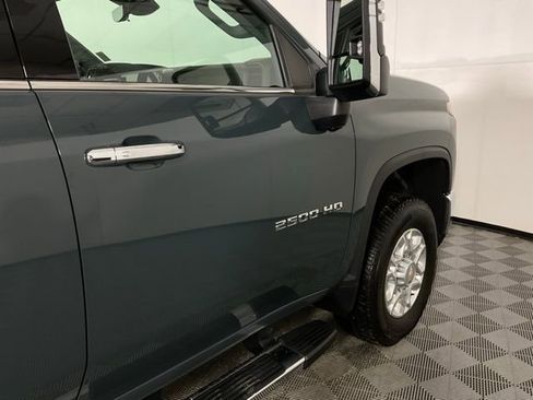 Used 2025 Chevrolet Silverado 2500 LTZ w/ LTZ Convenience Package image 8