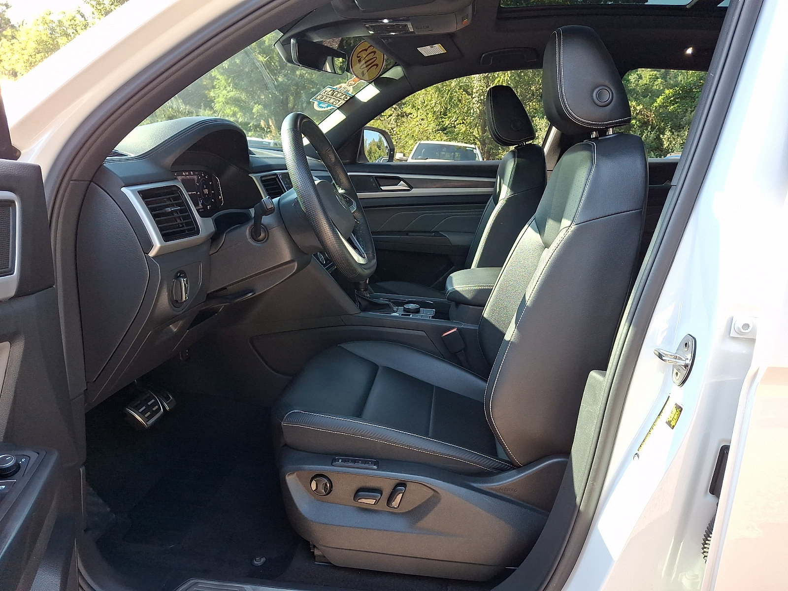 Used 2023 Volkswagen Atlas Cross Sport SEL R-Line AWD/4WD image 15