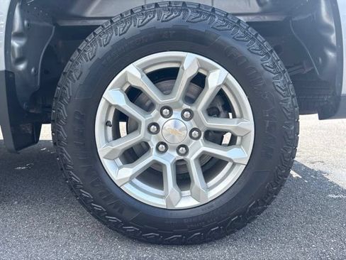 Used 2024 Chevrolet Silverado 1500 LT AWD/4WD image 8