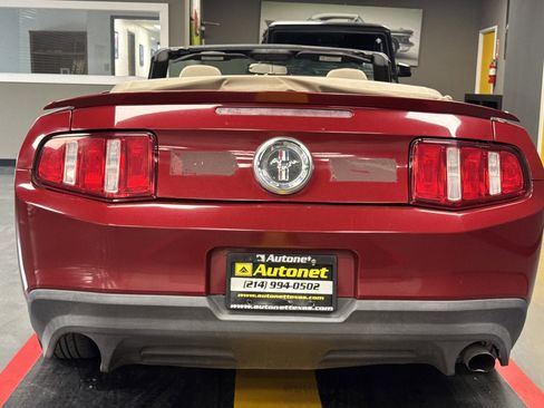Used 2010 Ford Mustang Convertible image 5