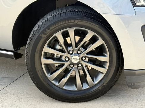 Used 2021 Ford Expedition Limited AWD/4WD image 2