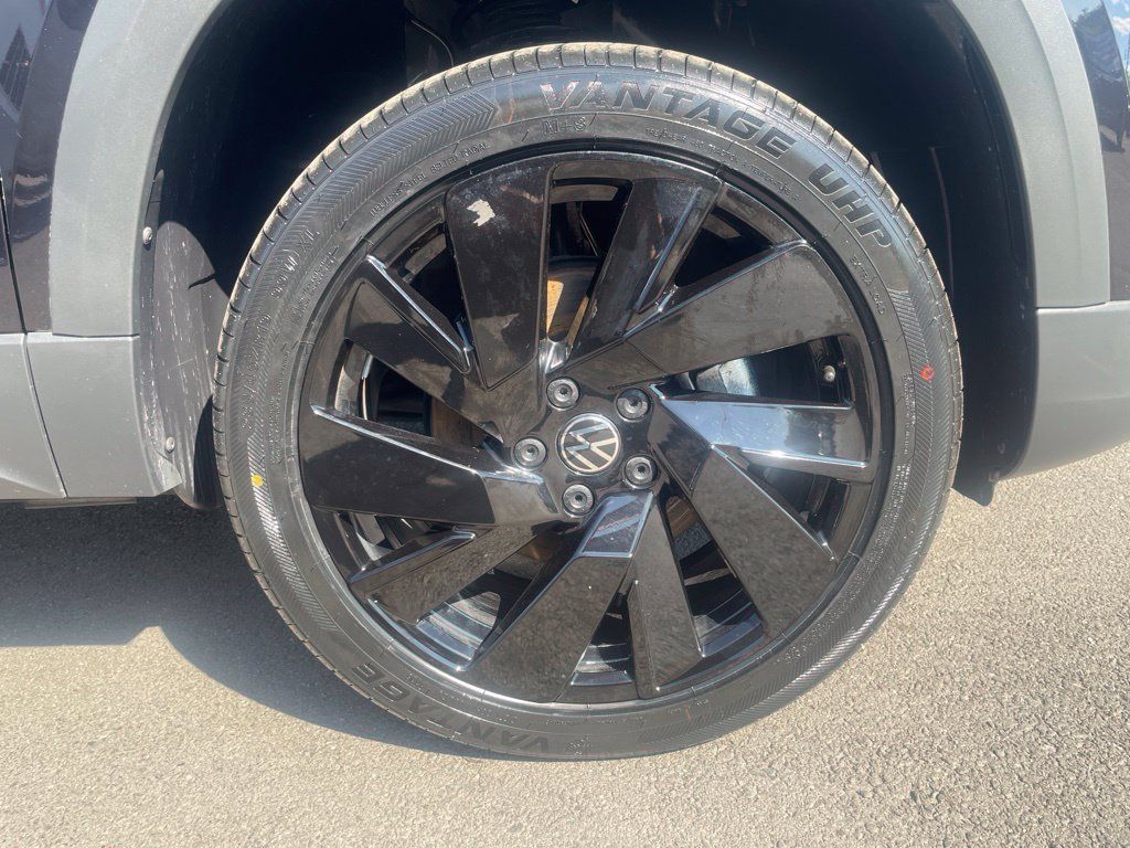 Used 2024 Volkswagen Taos SE AWD/4WD image 13