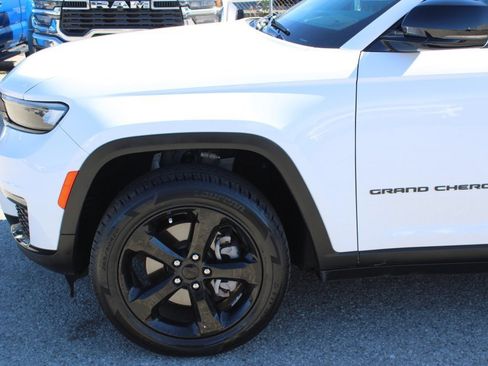 Used 2023 Jeep Grand Cherokee L Limited w/ Black Appearance Package image 7