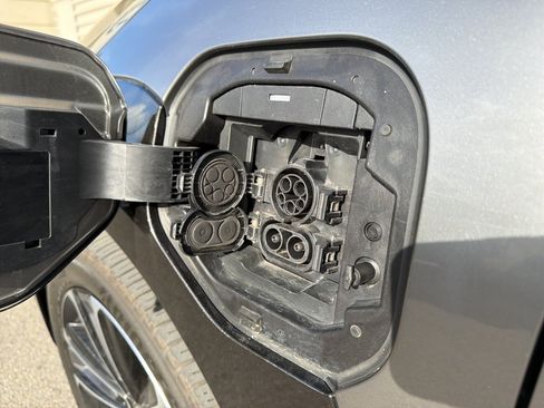 Used 2023 Toyota bZ4X AWD image 8