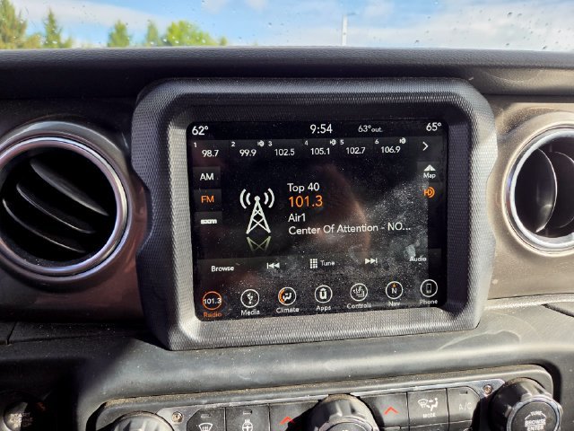 Used 2018 Jeep Wrangler Unlimited Sahara AWD/4WD image 7