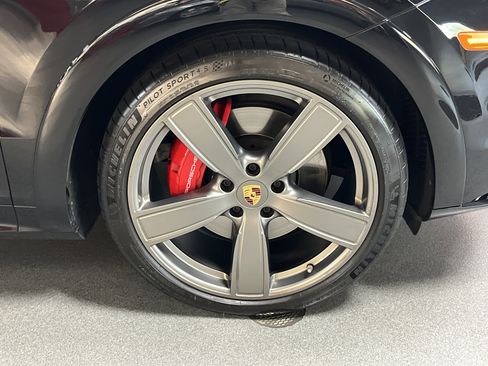 Used 2023 Porsche Cayenne GTS image 13