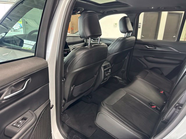 Used 2023 Jeep Grand Cherokee Altitude AWD/4WD image 22