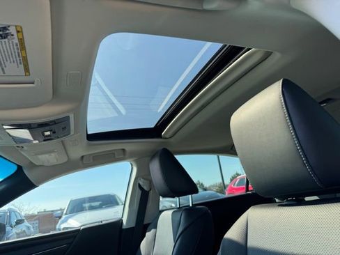 Used 2025 Lexus ES 300h 300h w/ Premium Package image 10