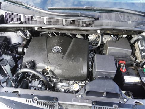 Used 2018 Toyota Sienna LE image 14