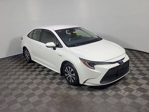 Used 2020 Toyota Corolla LE FWD image 2