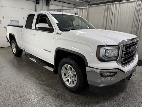 Used 2019 GMC Sierra 1500 SLE w/ SLE Value Package image 3