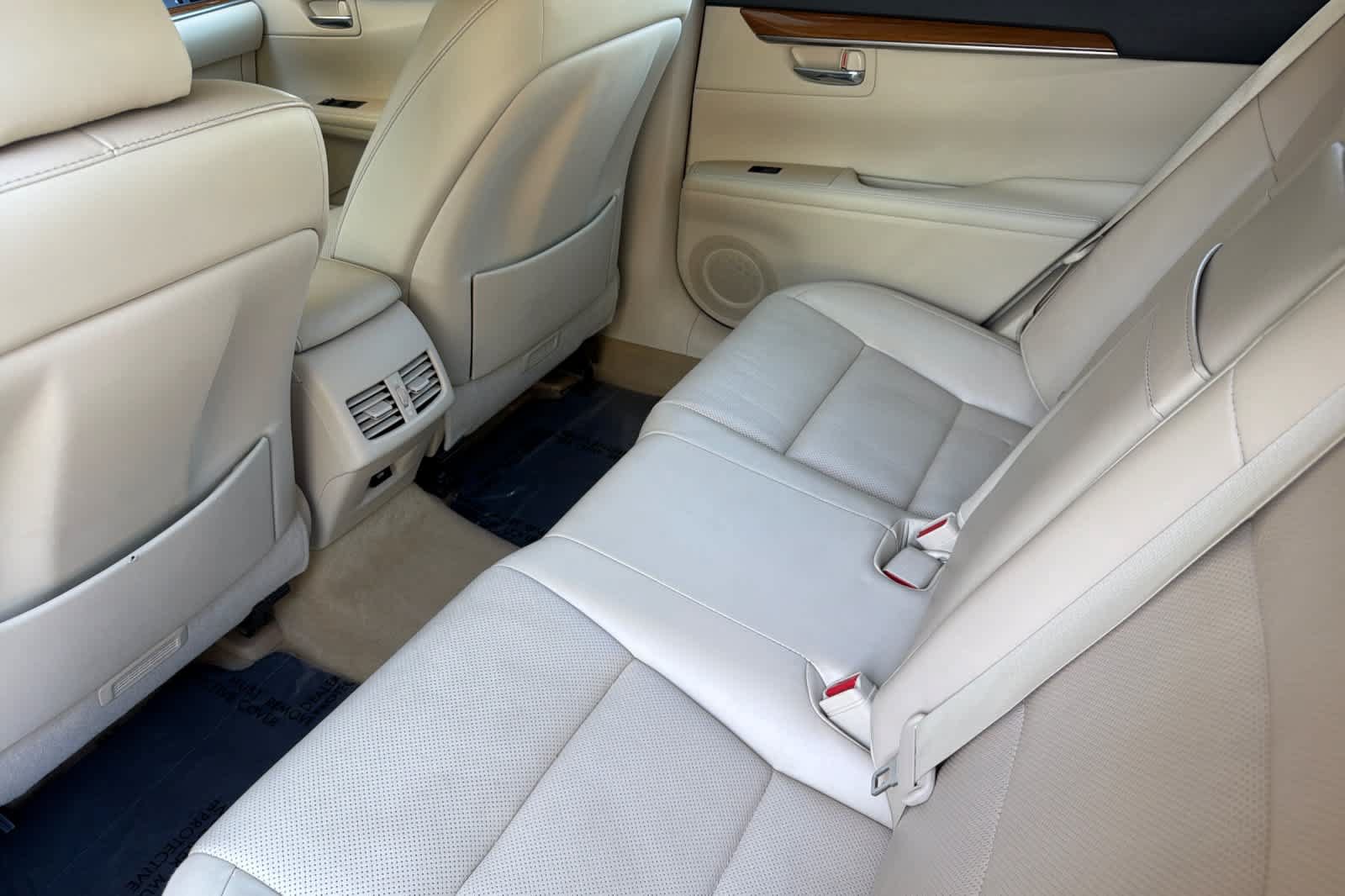 Used 2015 Lexus ES 300h w/ Navigation System Package FWD image 4