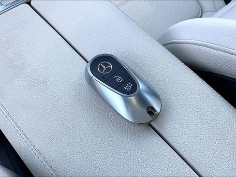 Used 2026 Mercedes-Benz GLC 300 4MATIC image 38