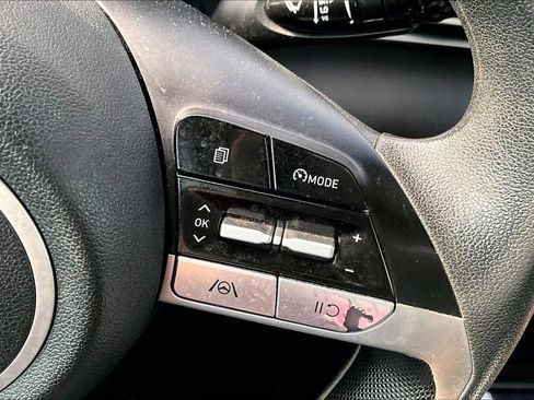 Used 2023 Hyundai Elantra SE w/ Preferred Accessory Package FWD image 11