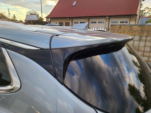 Used 2024 Buick Enclave Essence w/ Experience Buick Package image 24