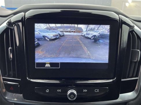 Certified 2023 Chevrolet Traverse LT w/ LPO, Floor Liner Package image 23