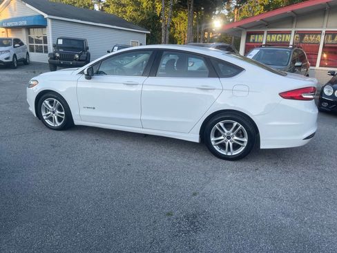 Used 2018 Ford Fusion SE FWD image 10