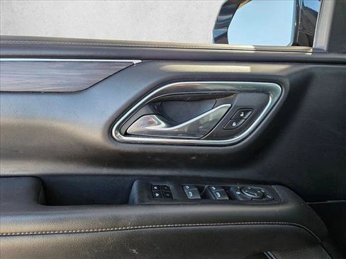 Used 2023 Chevrolet Suburban LT image 9