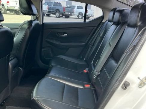 Used 2022 Nissan Sentra SR w/ SR Premium Package FWD image 33
