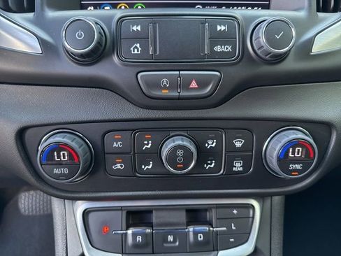 Used 2024 GMC Terrain SLT image 19