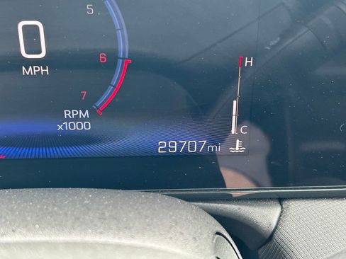 Used 2025 Chevrolet TrailBlazer LT AWD/4WD image 31
