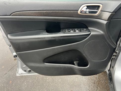 Used 2016 Jeep Grand Cherokee Laredo image 19