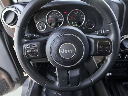 Used 2015 Jeep Wrangler Unlimited Sahara w/ Connectivity Group AWD/4WD image 16