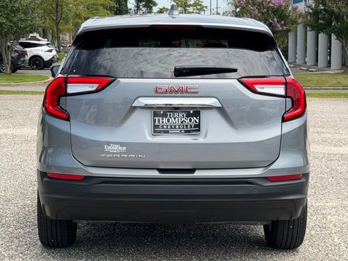 Used 2024 GMC Terrain SLE FWD image 3
