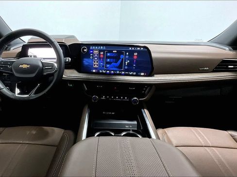 Used 2025 Chevrolet Tahoe High Country AWD/4WD image 18