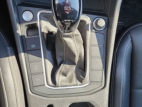 Certified 2022 Volkswagen Jetta SE image 10