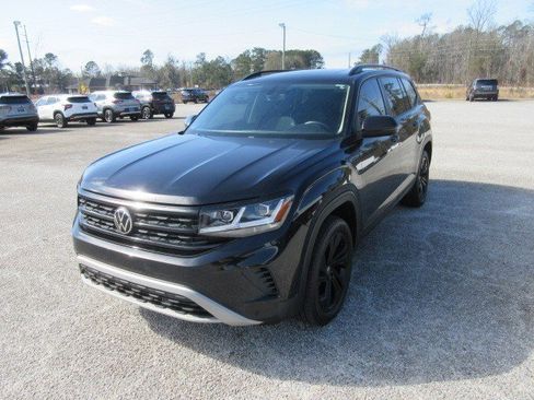 Used 2022 Volkswagen Atlas SE image 2