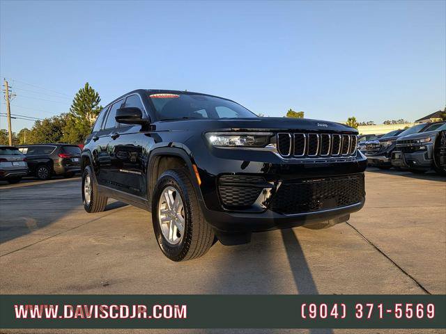 Certified 2025 Jeep Grand Cherokee Laredo RWD image 2