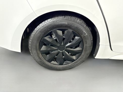 Used 2021 Toyota Corolla L FWD image 32