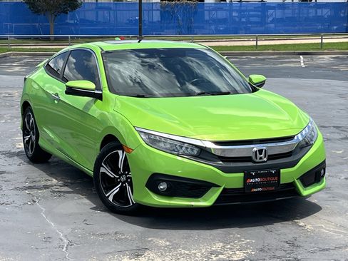 Used 2017 Honda Civic Touring image 3