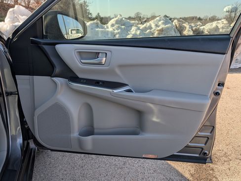 Used 2017 Toyota Camry LE image 30